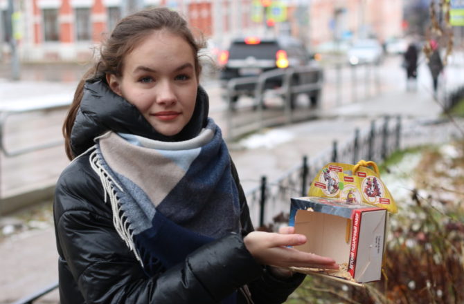 Юные экологи одни из первых в Соликамске вывесили кормушки для птиц