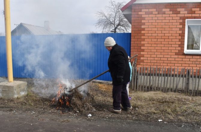 Соликамцам напоминают о мерах пожарной безопасности при сжигании мусора и сухой травы