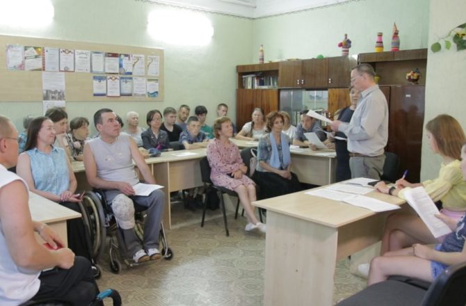 Возьмёмся за руки, друзья!