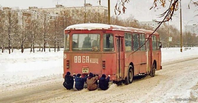 Внимание — дети цепляются за автомобили!