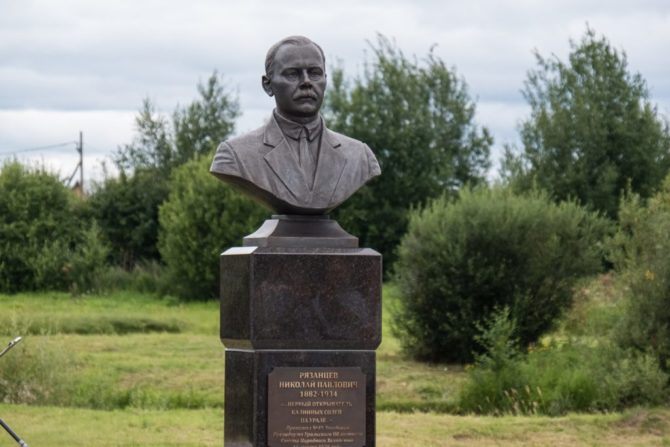 В Соликамске при поддержке Уралкалия установлен памятник первооткрывателю калия Николаю Рязанцеву