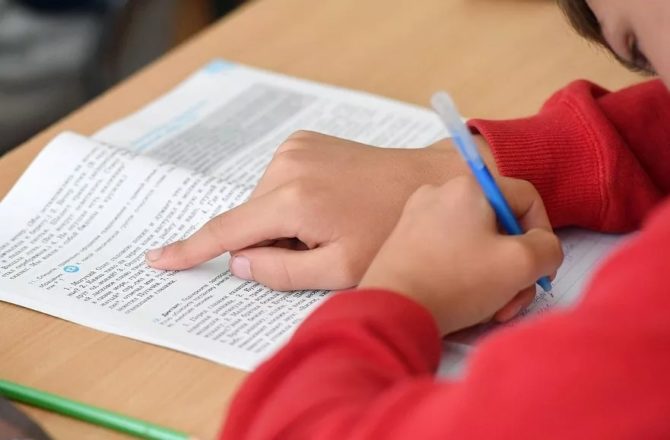Школьный день должен начинаться не ранее 8:00 и заканчиваться не позже 19:00