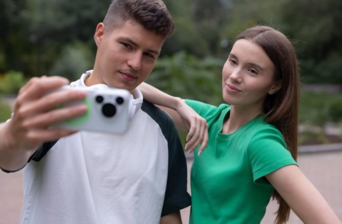 В Пермском крае смартфоны с ИИ догоняют фоторедакторы по росту популярности