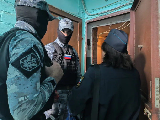 Судебные приставы запретили жительнице Прикамья разводить собак в квартире